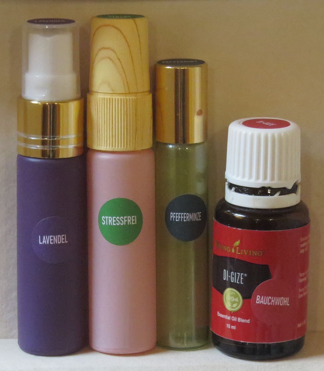 Zerstäuberfläschchen und Roll-Ons mit Etiketten